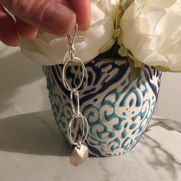 🌷SALE🌷 Silver Link Dangle Earrings - Picture 5 of 8